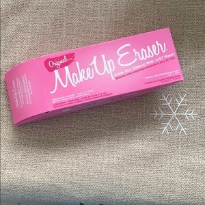 BNWT - makeup eraser cloth